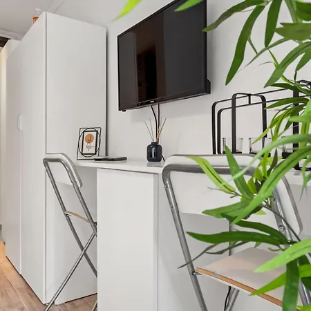Nightlife Apartment *